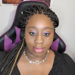 Meet your Posher, Ebony